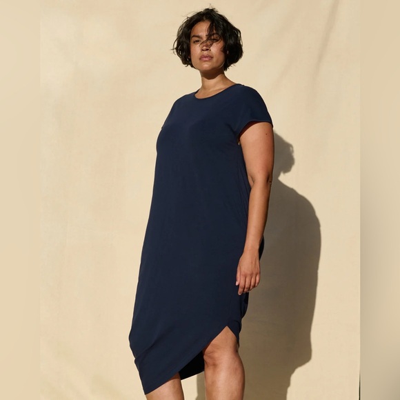 Brand new with 🏷️ 🔳Universal Standard: Iconic Geneva Dress (Navy) - Picture 4 of 11